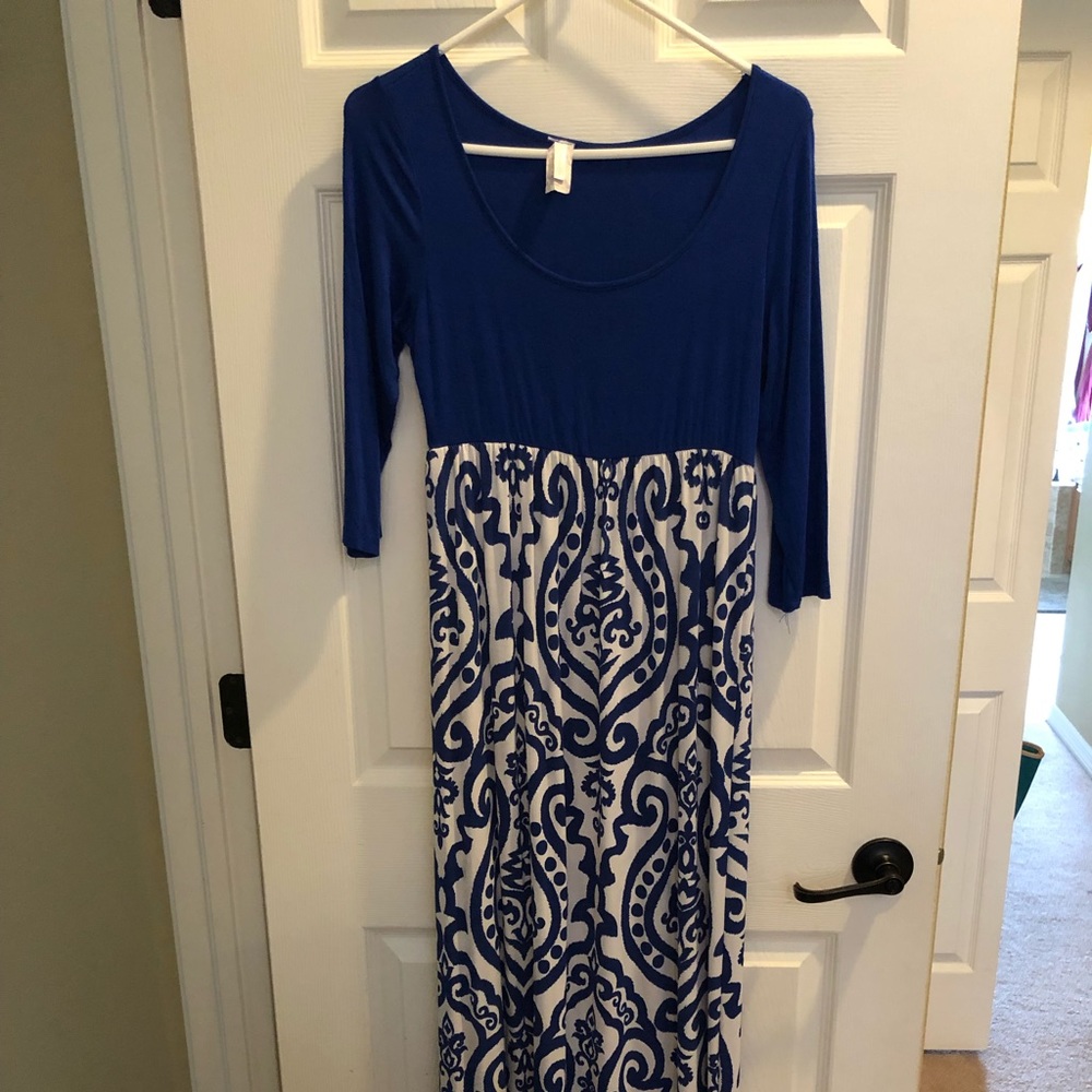 Beautiful royal blue maternity dress!